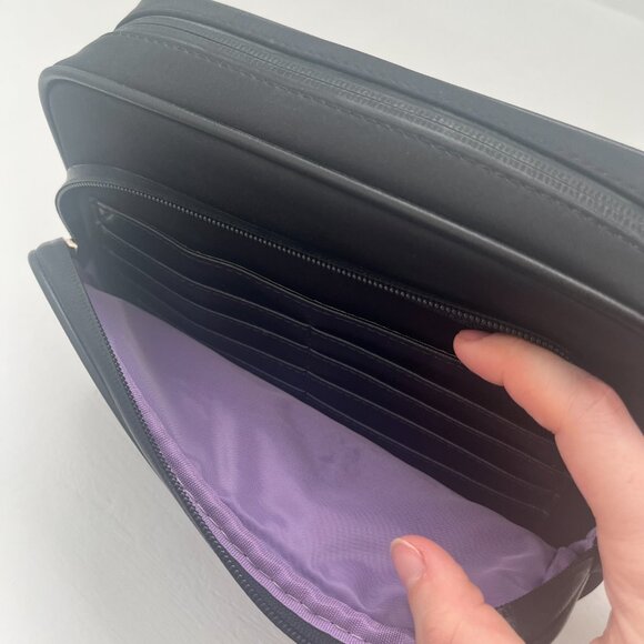 Arden Cove Crissy Full Crossbody with Classic Clasps Strap, Color Black and Gold - Picture 5 of 12